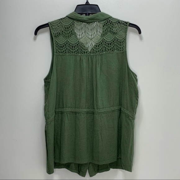 Xhilaration sleeveless Button Up - Picture 2 of 6